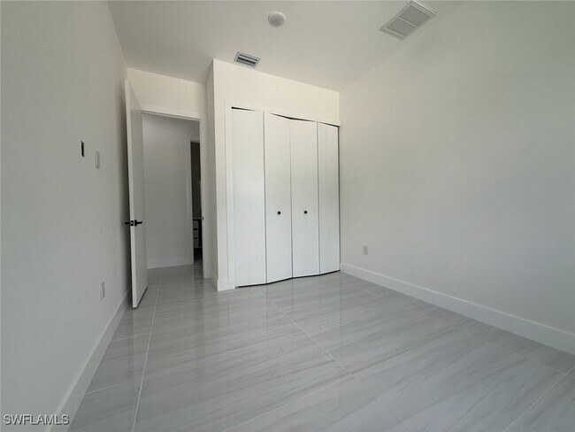 Building Photo - 1549 NW 26th Pl