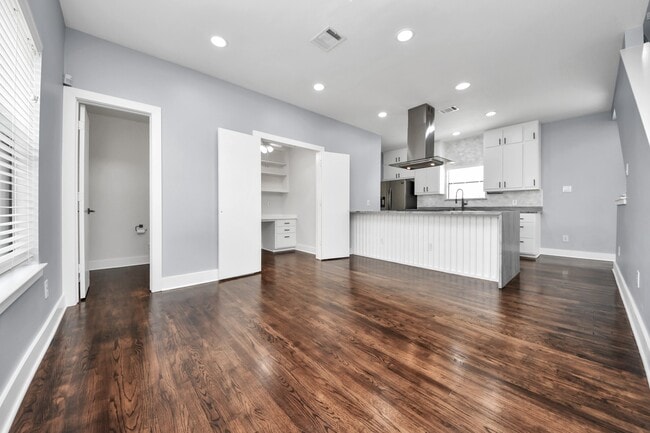 Building Photo - 5710 Cornish St