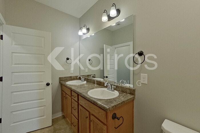 Building Photo - 134 White Oak Cir