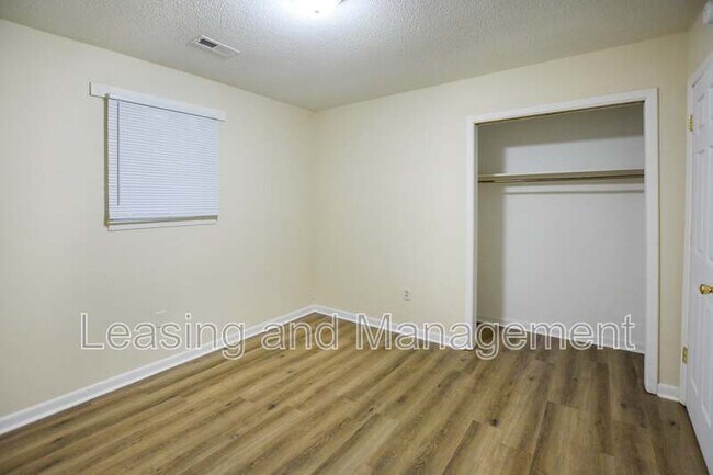 Building Photo - 1611 Jessamine Rd