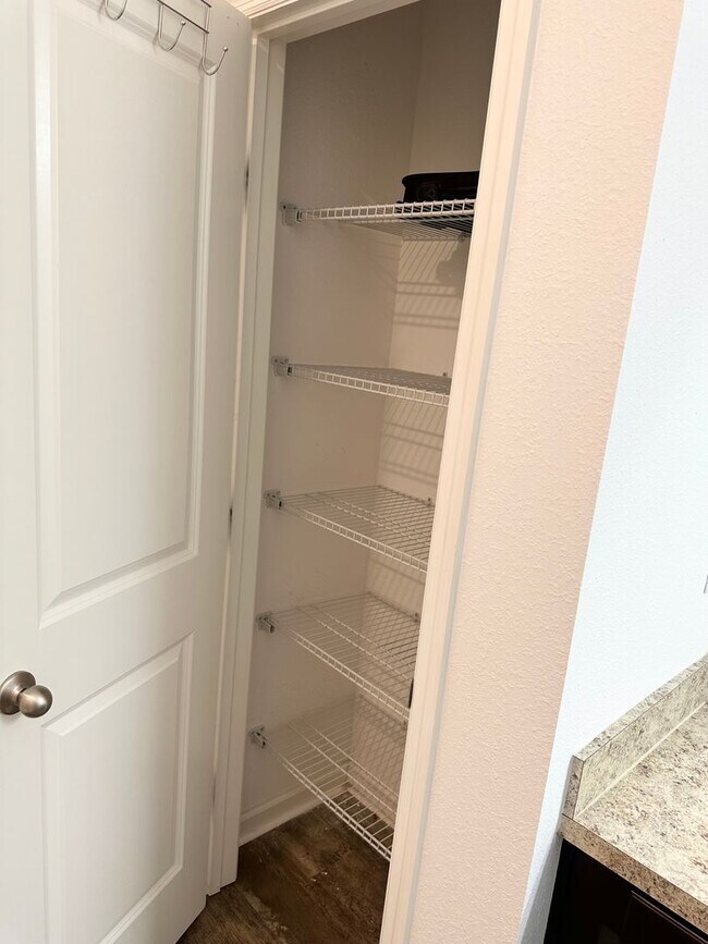 Building Photo - $1,000 Move In Special!!  Private Back Yar...