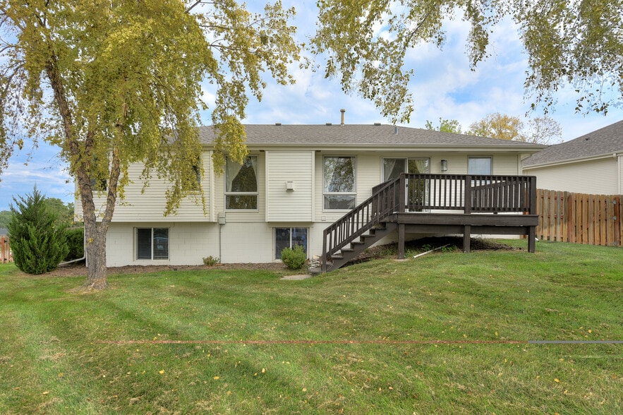 Building Photo - 15327 Parker Cir