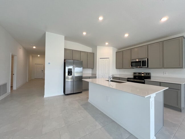 Building Photo - 317 Singing Sands Cir