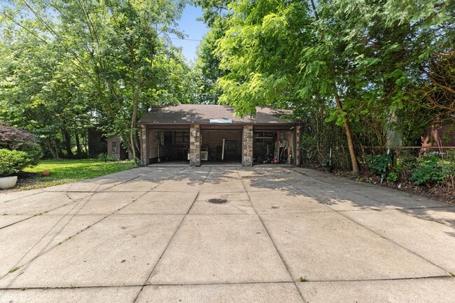 Building Photo - 2260 5th Ave