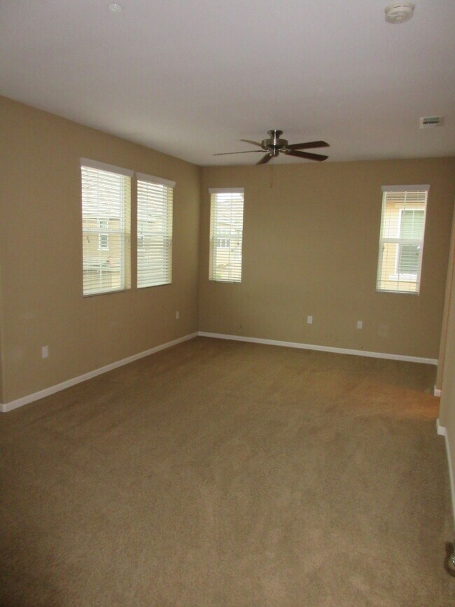 Building Photo - Updated Condo with Balcony in the Rivage at The Parkway