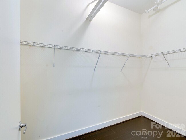 Building Photo - 927 Westmere Ave