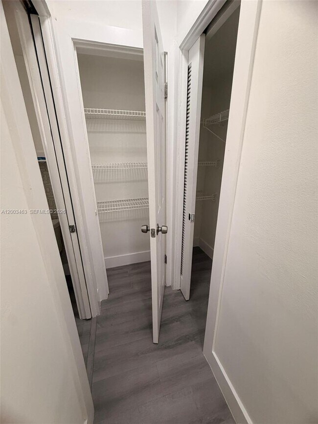 Building Photo - 20111 NE 27th Ct