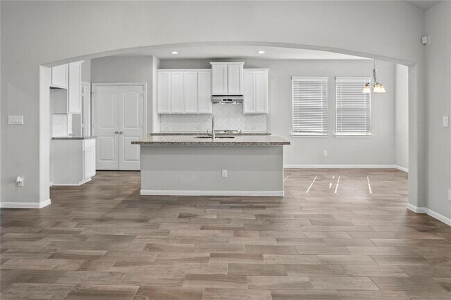 Building Photo - 24115 Golden Fallow Dr