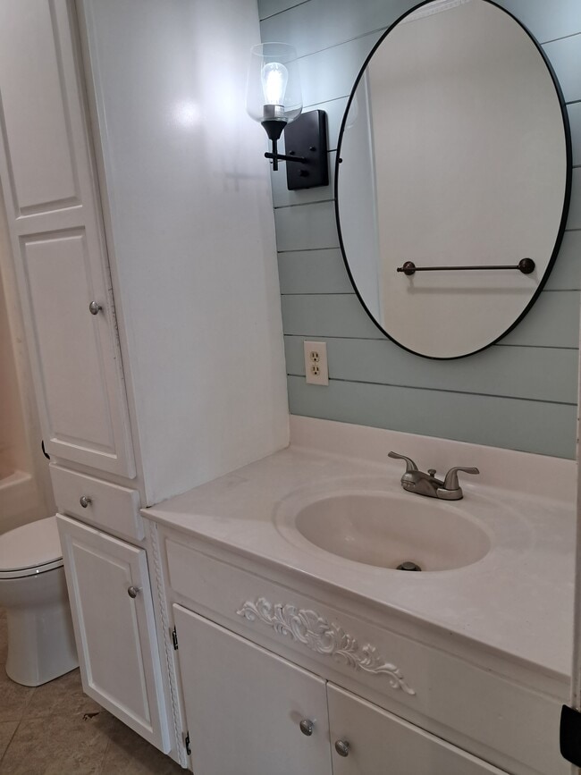 Building Photo - 114 Tomahawk Dr