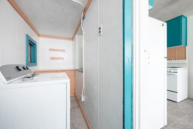Building Photo - Charming 2-Bedroom Home in Aztec, NM - Per...