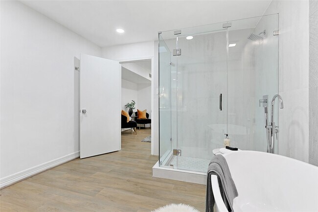 Building Photo - 526 Colquitt St