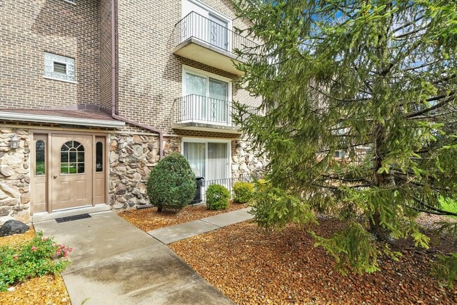 Building Photo - 9016 W 140th St