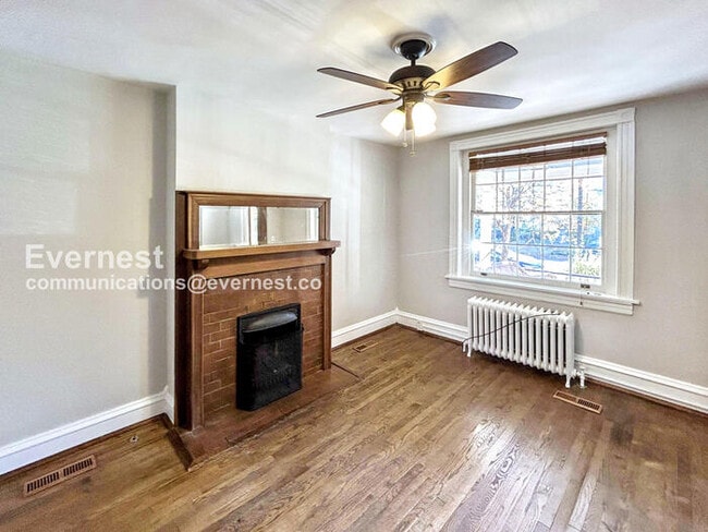 Building Photo - 2708 W Grace St