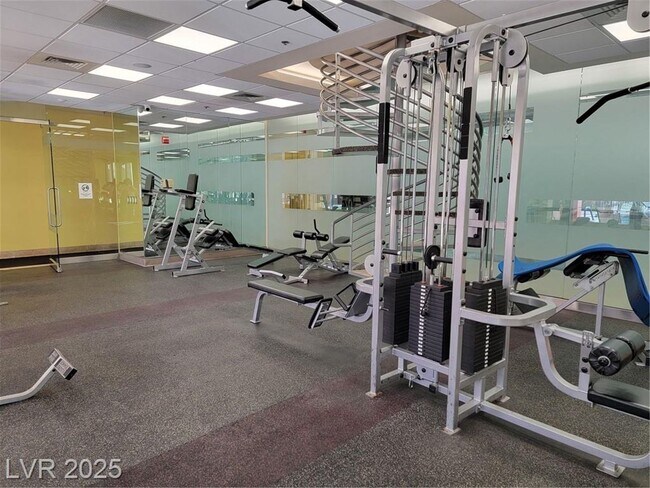 Building Photo - FABULOUS PARK AVENUE--MIDRISE LIVING!!