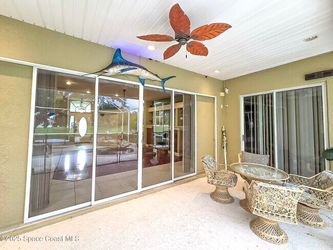 Building Photo - 949 SE Gardenbrook Ct