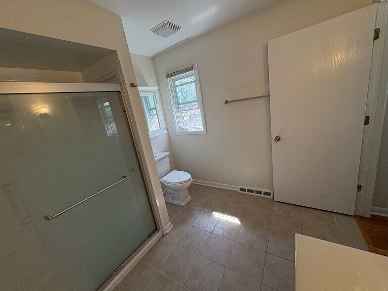 Building Photo - 356 2nd Ct