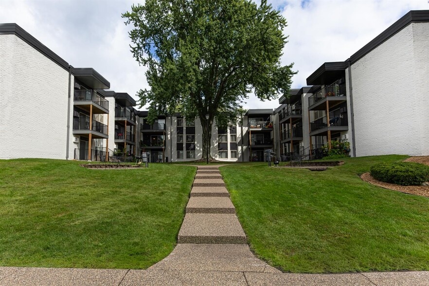 Building Photo - Fountainhead