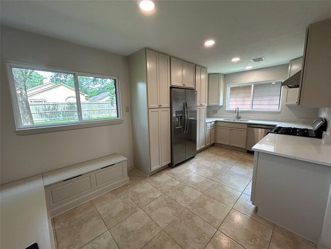 Building Photo - 7761 High Village Dr