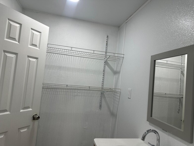 Building Photo - 841 N 69th Ave