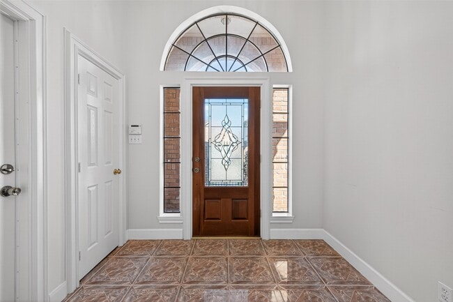 Building Photo - 8023 Oakwood Hollow St