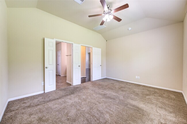 Building Photo - 15727 Whisper Woods Dr