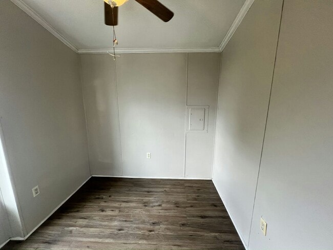 Building Photo - 3310 Chicago Bears St