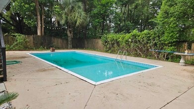 Building Photo - 1108 Cuerno St