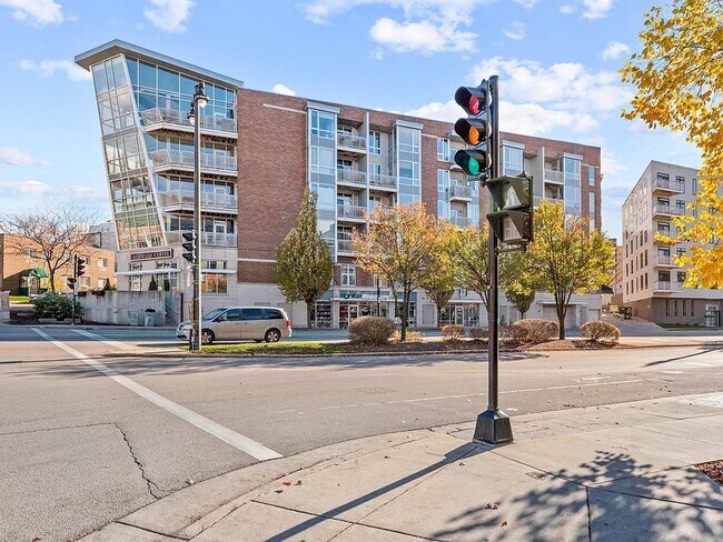 Building Photo - 1541 N Jefferson St