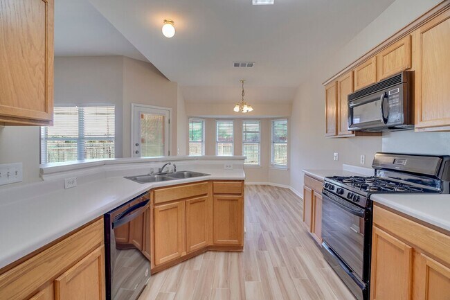 Building Photo - 1013 Lantana Ln