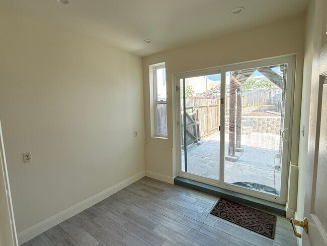 Building Photo - 220A-220A Sadowa St