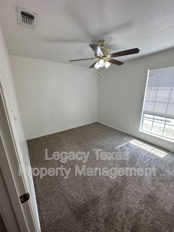 Building Photo - 901 N Border St