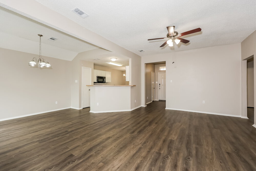 Building Photo - 1433 Spicewood Dr