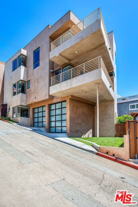 Building Photo - 308 Gull St
