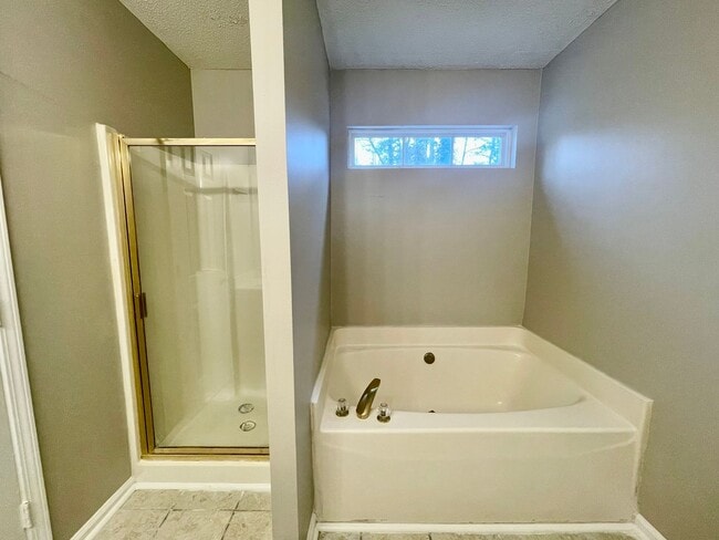 Building Photo - 6019 Double Rein Rd