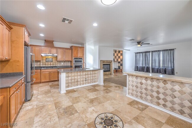 Building Photo - 10227 Sunset Gardens Dr