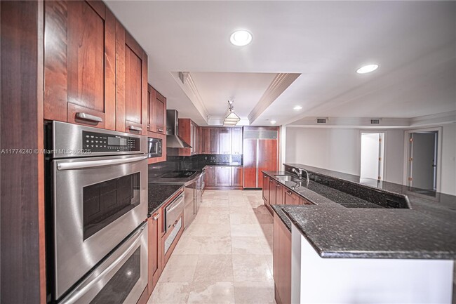 Building Photo - 20201 E Country Club Dr