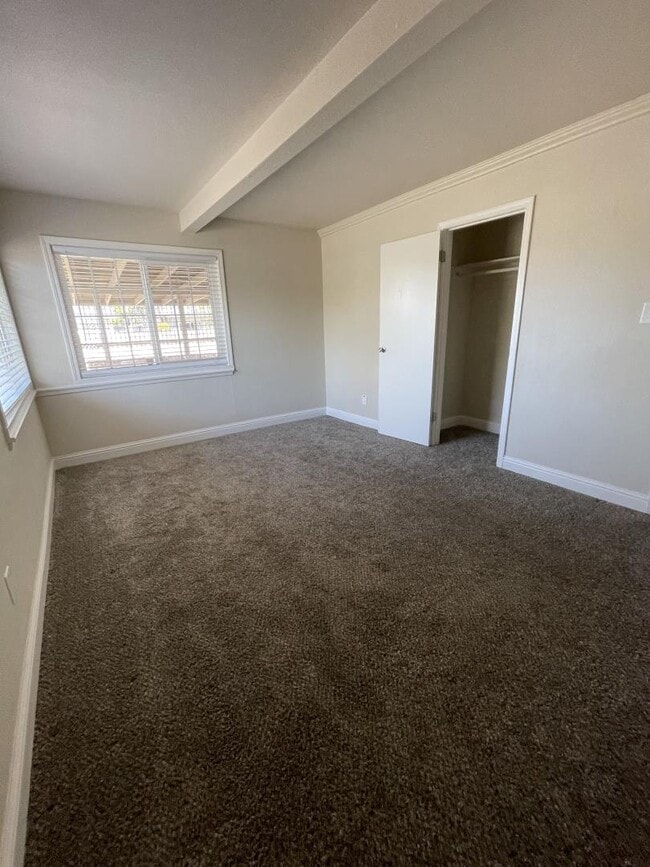 Building Photo - 5879 Kelly Way