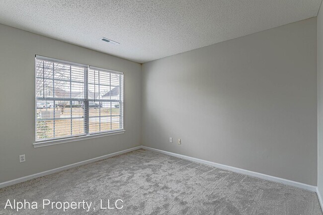 Building Photo - 3 br, 2 bath House - 4 Buzzell Ct