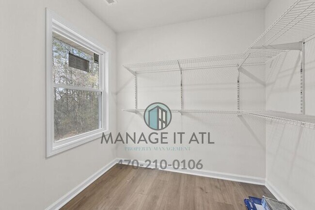 Building Photo - FULLY remodeled 4-bedroom, 2-bathroom house in Gainesville!