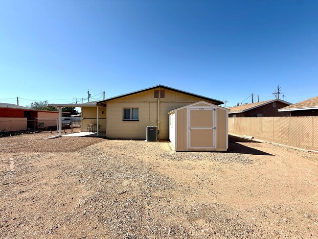 Building Photo - Furnished- Cute 2 Bedroom Home with Garage...