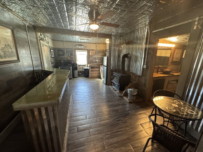 Building Photo - Unique country living in fully furnished cabin! Easy drive to Stephenville.