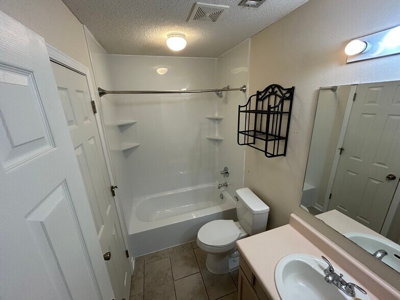Main Bathroom - 1311 Jasper St