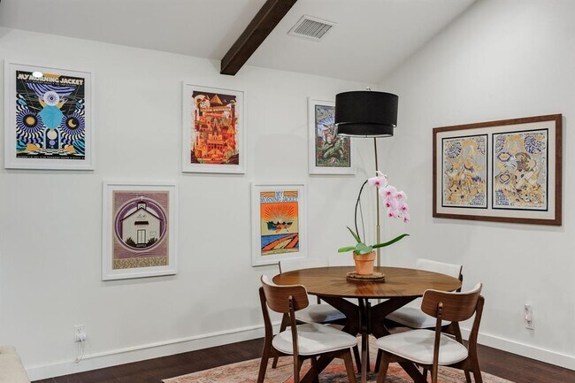 Building Photo - 9101 Heatherwood Dr