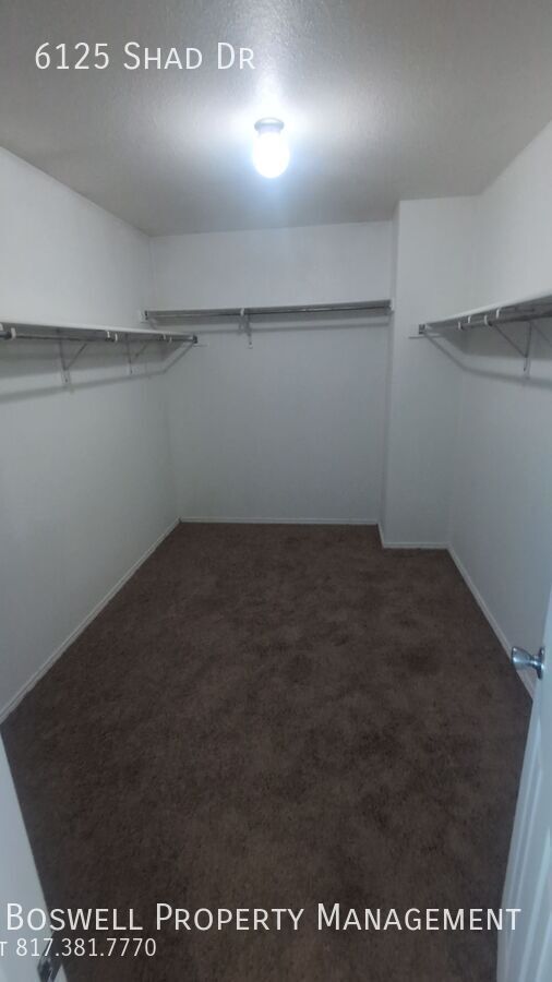 Building Photo - 6125 Shad Dr