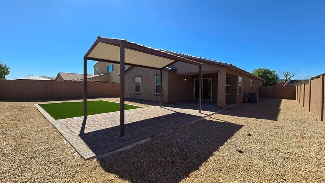 Building Photo - Popular Las Brisas community in Goodyear!