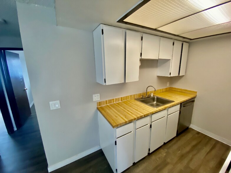 Building Photo - 10858 1st Ave SW