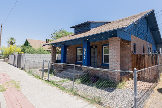 Building Photo - 831 N 10th St