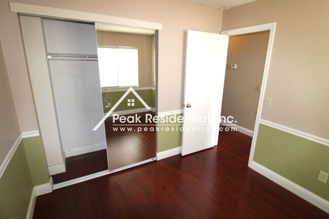 Building Photo - Spacious 3bd/2.5ba Antelope Home with 2 Ca...