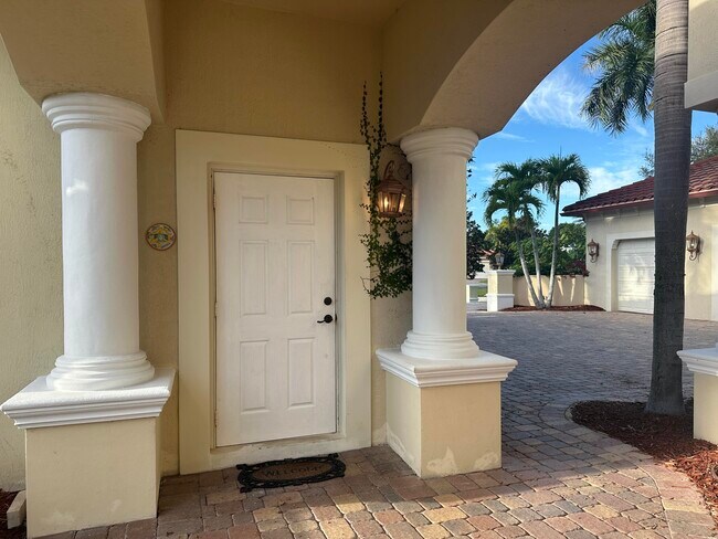 Building Photo - 476 SW Squire Johns Ln