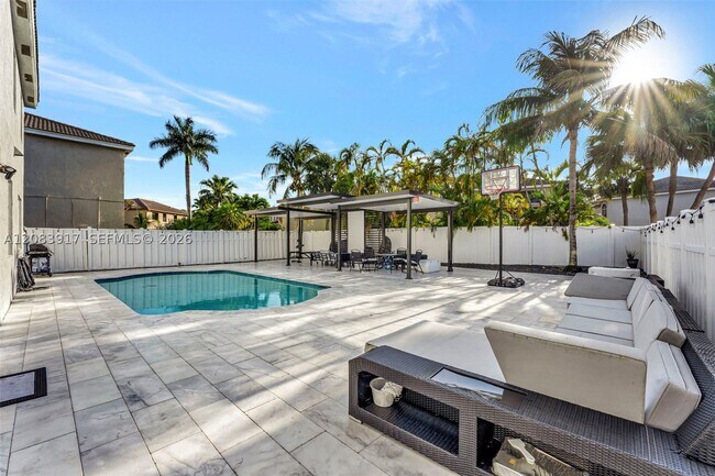 Building Photo - 2102 SW 176th Ave